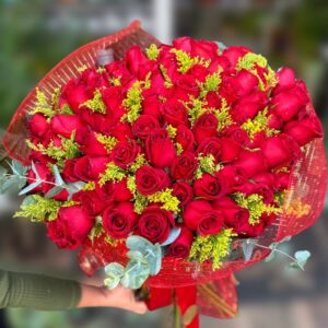 Buque com 100 rosas importadas